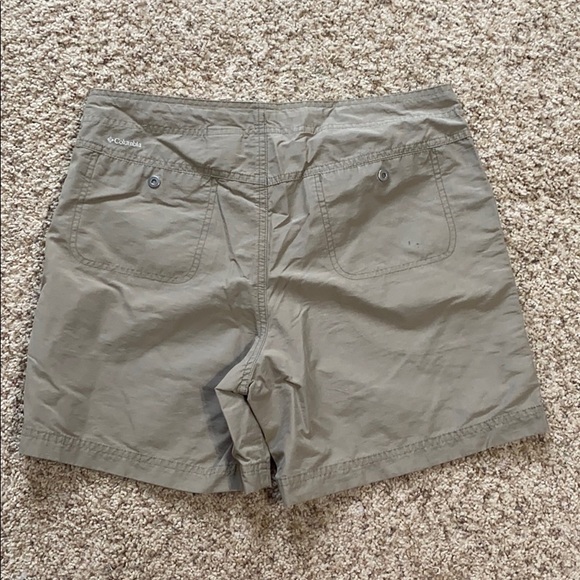 Columbia Khaki Shorts - Picture 3 of 5